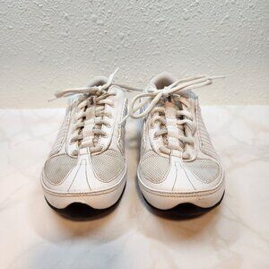 Nike Women's Size‎ 6 Musique White Pink Training Cheer/Dance Sneaker 313768-101